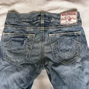True Religion jeans - riktigt snygga Trueys med en snygg tvätt. Storlek 32. Kan bli budgivning vid många intresserade! 