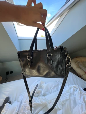 Väska - Nice väska till skolan! Använd fåtalsgånger är köpt här på plick🥰🥰