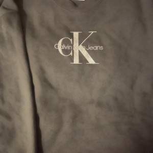 Calvin Klein x Nakd cropped sweatshirt. Köpt i andrahand, fortfarande helt okej skick