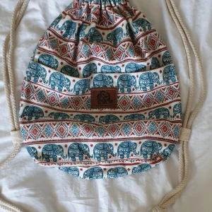 Väska - Jätte söt väska köpt på semester i Thailand 