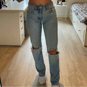 Jeans från zara i stl 36, sköna och i fint skick🤍