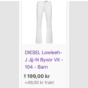 Lågmidjade Lee jeans - Säljer då dom här jätte fina vita jeansen från lee då dom aldrig kommit till användning använda endast två gånger och tvättade en gång!❣️köpta för 1199kr men säljer dessa för ändats 500kr.