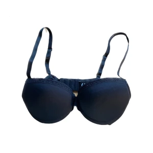 Svart bh - Svart bh från Cubus storlek 75A