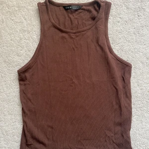 Linne - Linne från shein som sitter superbra på. Säljer då den inte kommer till användning. Köptes för 60kr, säljer för 25kr+frakt💘