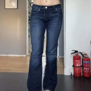 Bootcut Jeans från Mavi i modellen Bella, storlek 28x32, passar mig som är 167❤️
