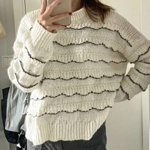 Stickad tröja  - Bilder lånade från @jabina !💓 Super fin stickad törja i storleken s. 400kr+frakt eller högst bud