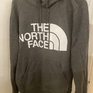 Väldigt mysig hoodie från märket The north face. Storlek Xs men passar S. Fint skick.