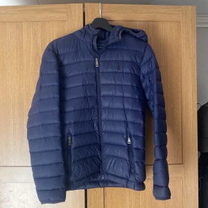 Dunjacka  - Lättviktsdunjacka i barnstorlek i bra skick