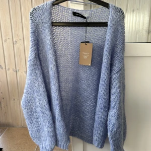 Oversize stickad kofta  - Oversize väldigt mjuk stickad kofta  Storlek S 369kr