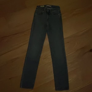 Levis premium jeans - säljer mina levis jeans i storlek 23 pga att de inte kommer till användning! skriv privat för fler bilder