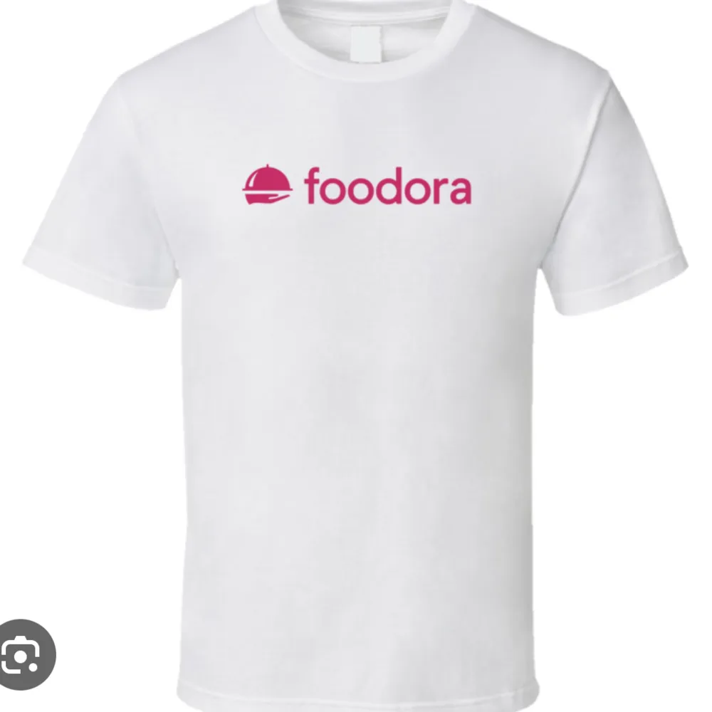 Hej! Jag undrar om någon har en foodora tröja? Ska nämnligen va utklädd till foodora-delivery på Halloween. Gärna rosa, storlek irrelevant, betalar max 500kr!. T-shirts.