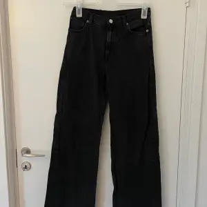 Jeans från monki, svart/grå