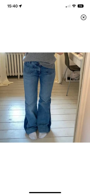 Bootcut jeans - Så fina wrangler jeans 💕 storlek 26/32  Midjemått:35cm  Innerbenslängden:75(uppsydda så går att förlänga) 