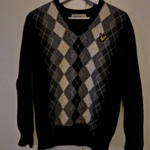 Vintage Lyle and Scott tröja - Ärvd vintage lyle and scott tröja som verkar oanvänd. Den passar som en Medium