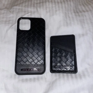 Skal med korthållare  - Skal med korthållare ifrån ideal of sweden som nya. 