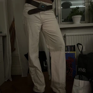 Vita jeans - Super snygga baggy vita jeans💋