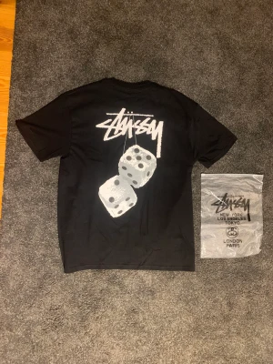 Stussy tröja storlek L - Hej säljer nu min stussy tröja den är storlek L aldrig använd lappen sitter fortfarande kvar kan skicka. Fråga om det är något. Mvh Elias 