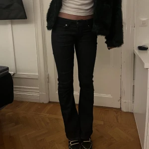 Svarta Bootcut jeans⭐️ - Skitsnygga lågmidjade Bootcut jeans:)  
