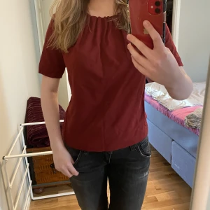 Vinröd tröja - En vinröd tröja utan några defekter, skriv för mer info❤️