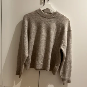Tjocktröja från HM  - En tjocktröja som är använd ett fåtal gånger men är i nyskick.  