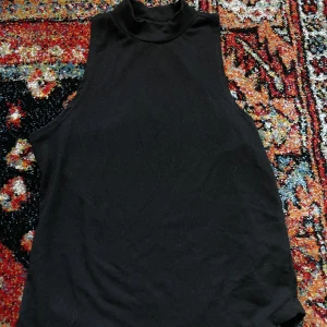 Polo linne  - Ett svart pololinne. 🖤