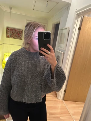 Stickad tröja  -  Grå stickad tröja från Gina Tricot så fin färg till hösten 