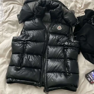 Moncler väst - Bra skick på den Originel såklart