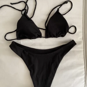 Oanvänd bikini - Oanvänd bikini strl L men sitter som en M.