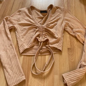 Långarmad tröja - Skriv om du är intresserad så kan vi diskutera pris, frakt och så vidare😊 Bara att skriva om du vill ha fler bilder