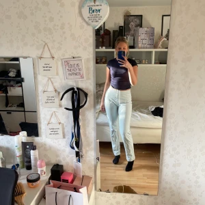 Ljusblå mjukisbyxor a-dsgn - Skriv om du är intresserad så kan vi diskutera pris, frakt och så vidare😊 Bara att skriva om du vill ha fler bilder Är 172 cm