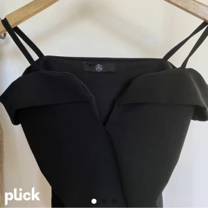 Body suit - En svart body Suit från ZALANDO. Köptes för ca 2 års sedan och har använts 1 gång. I bra kvalite och inga skador.