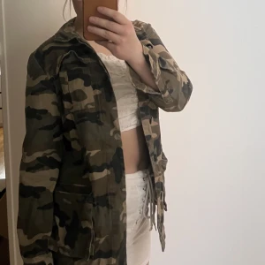 Grön blazer - Grön blazer Fint skick - använd 1-2 gånger  Stlk 36/38