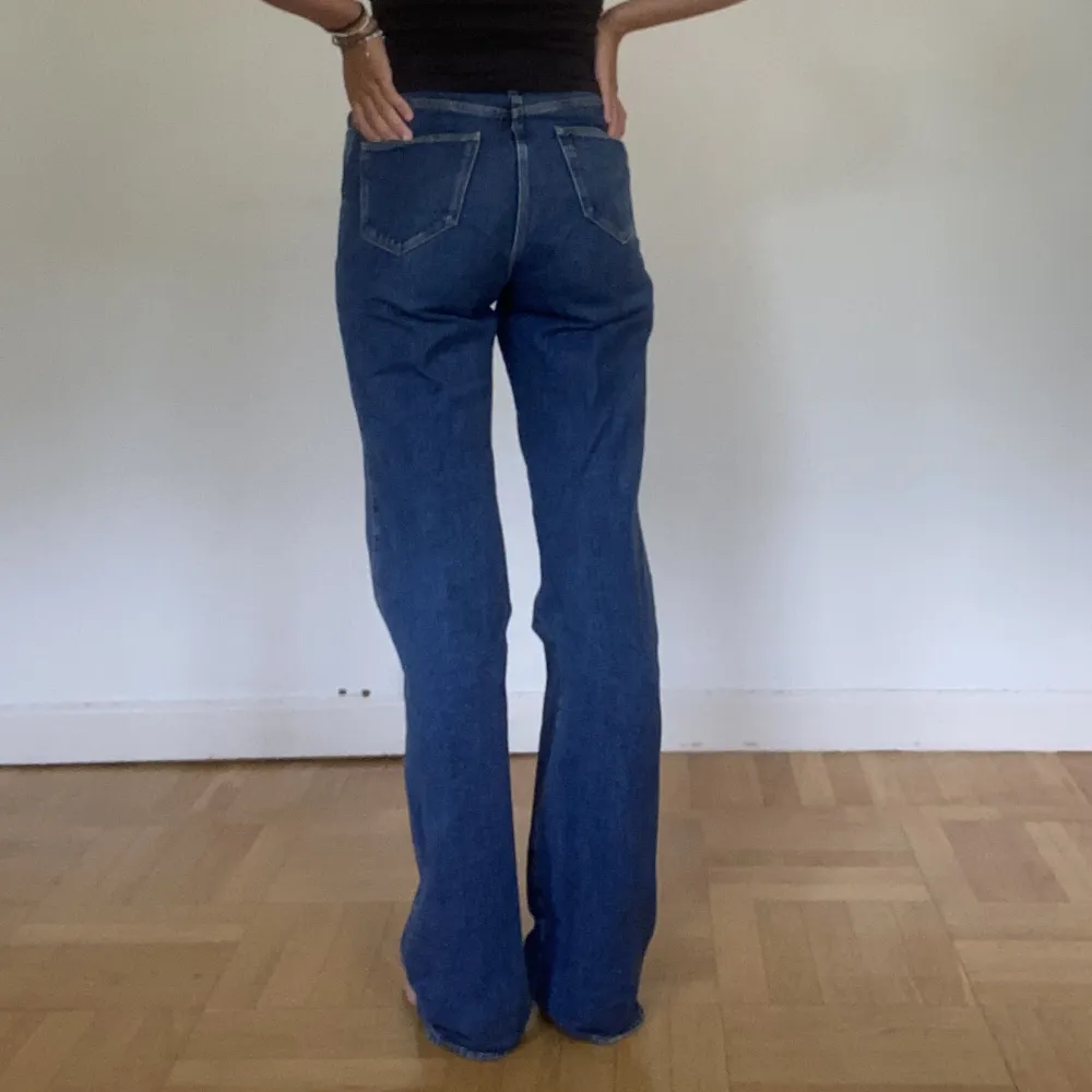 Fina jeans från massimo dutti. Säljer då jag inte använder de längre. Jeans & Byxor.