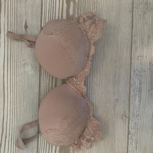 Rosa bh utan pushup - Cubus egna bh utan push i rosa. Är i 70A.