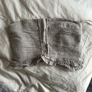 Topp - Bandeautopp från Zara. Dragkedja på sidan