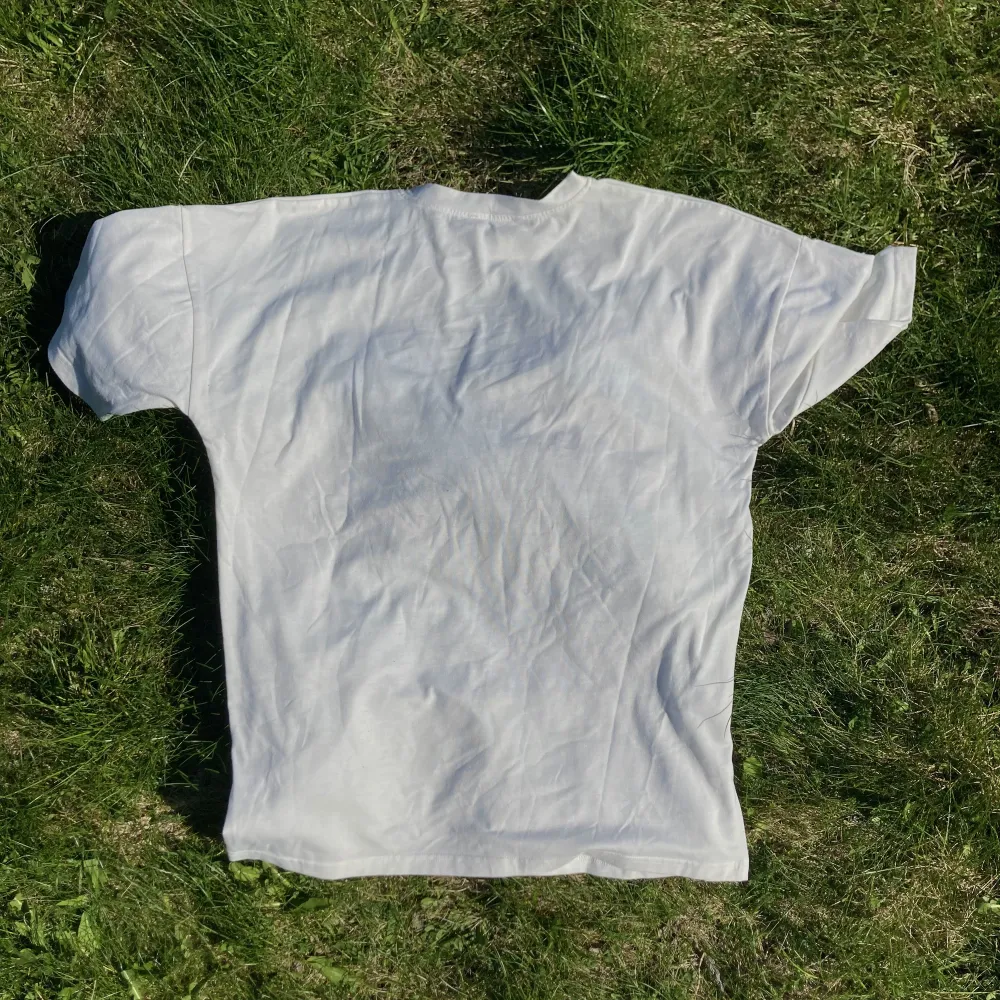 Stor t-shirt med Roll On Print. Knappt använd.  . T-shirts.