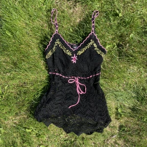 Virkat Linne  - Virkat linne. Täkt över brösten. S-M 