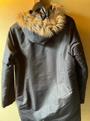 Jackor - Säljer mina jackor! Främst för vinter, Billiga 250kr    ✤ Nästan helt nya, nästan aldrig använda ✤  Storlekarna är M,  ”Vill komma överens Swish betalning för kunna skicka varan” Kontanter och annan sätt går diskuteras:)