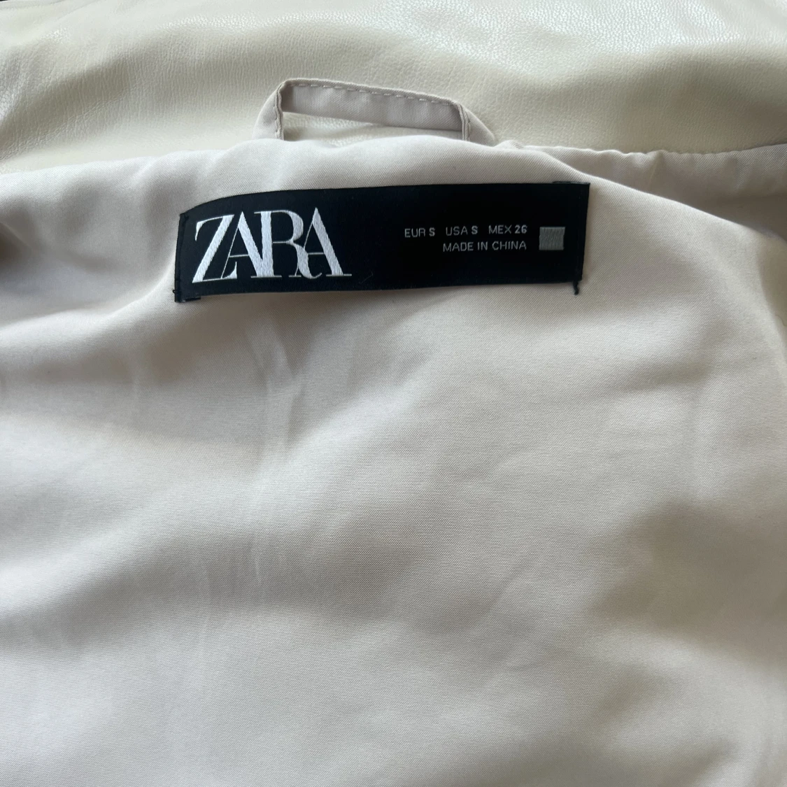 Croppad beige bäst från Zara - 91