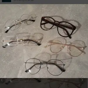 Fem par glasögon utan styrka (ena paret utan glas), 20 kr st eller alla för 60.