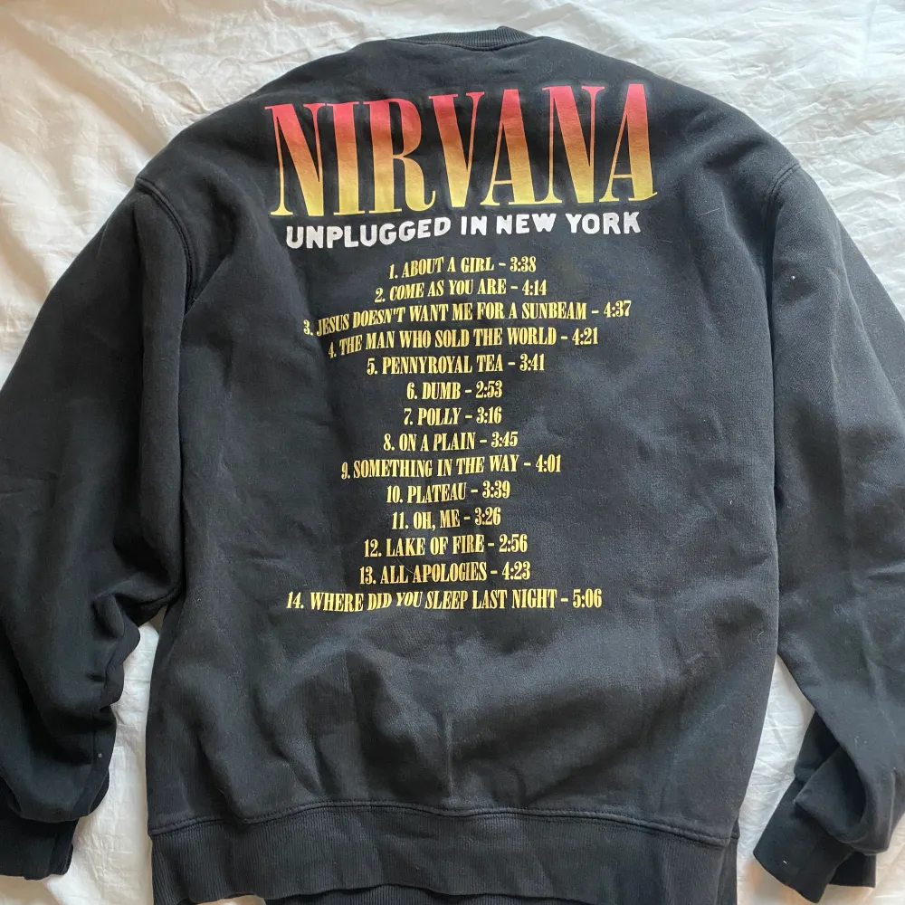 Jätte mysig Nirvana Sweatshirt! Storlek xs, jag köpte den för 299. Köparen står för frakt. . Hoodies.