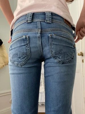 Pepe Jeans  - Säljer nu mina älskade pepe jeans i modellen Venus. Dom är i storlek 24, 32. Säljer då de tyvärr blivit förkorta på mig (är 170cm). Men de är i fint skick!