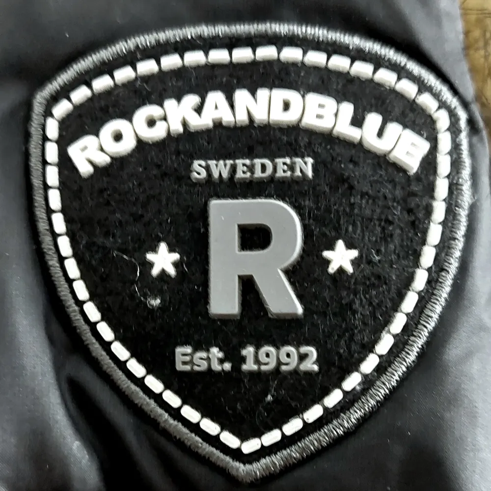 Vinterjacka från rock&blue. Knappt använd, inget trasigt. Storlek 34.. Jackor.