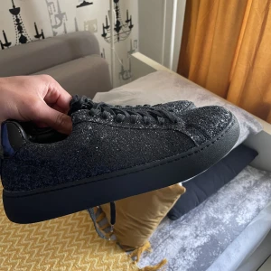 Zara skor - Riktig fina passar killar och tjejer 