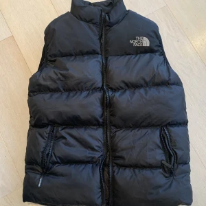 North Face dunväst - Fin väst. Som ny. Inte en enda fläck eller repa. Kopia north face. 