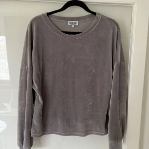 Velourtröja - Supermysig och mjuk velour tröja från Madlady i strl M.  🤍