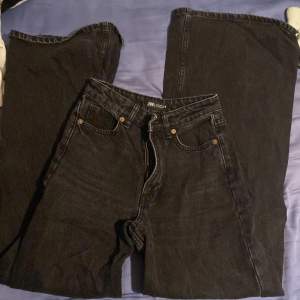 Vida jeans från zara i storlek 32