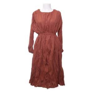 Koppar/orange/brun långärmad klänning från Gina trixig i storlek 34