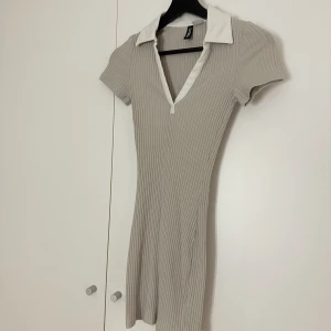 Klänning från H&M - Bodycon klänning. Använd endast 1 gång, är som ny. 💕