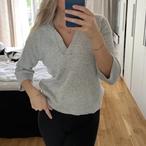 Stickad tröja  - Från hm men sällan använd, köparen står för frakten 🥰